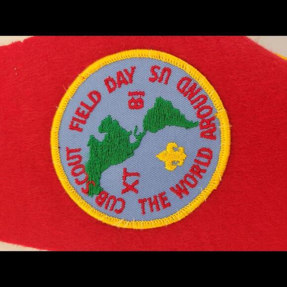 Vintage Cub Scout 1980-81 red felt vest with 7 patches - Picture 4 of 8